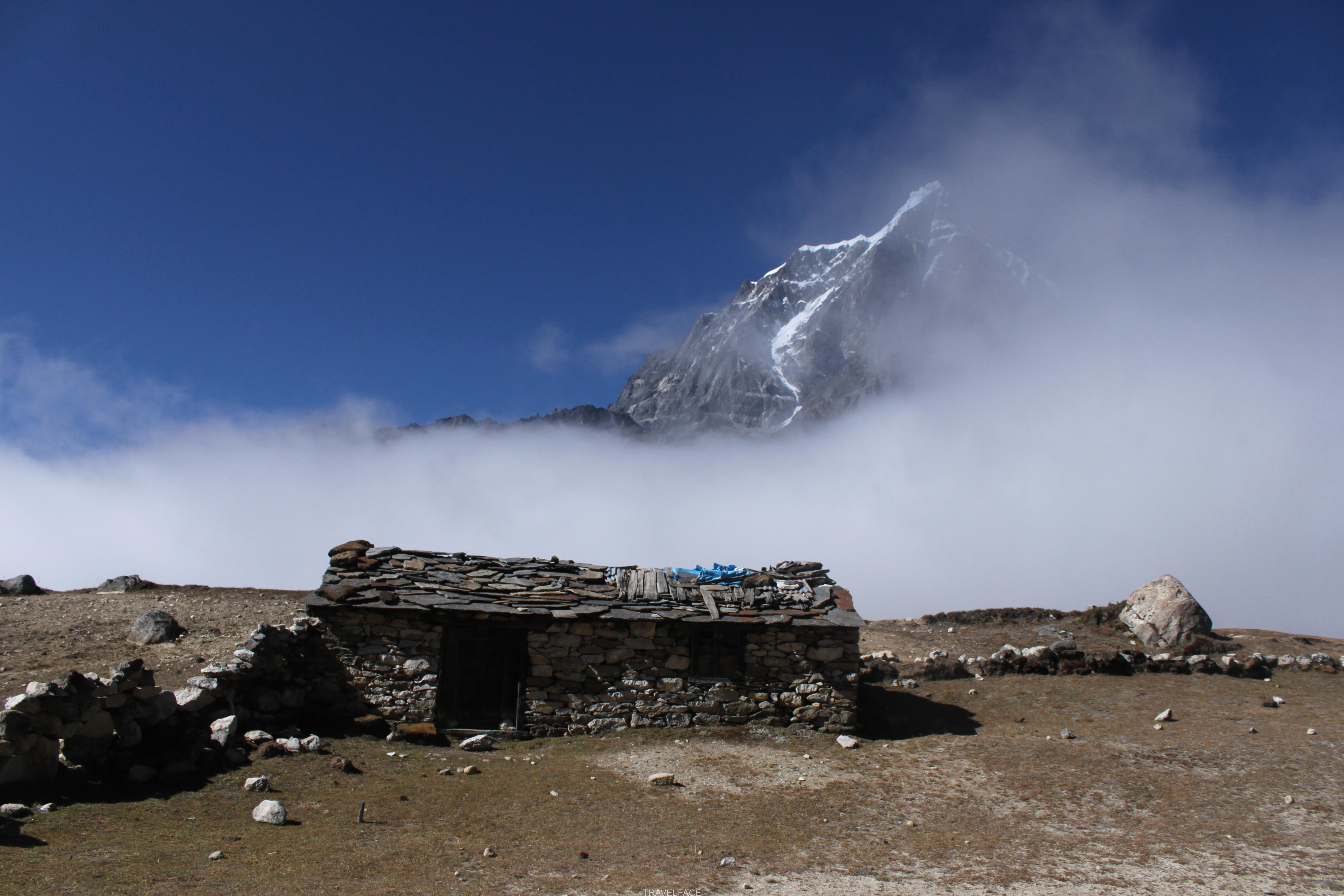 An old town house during the EBC trek