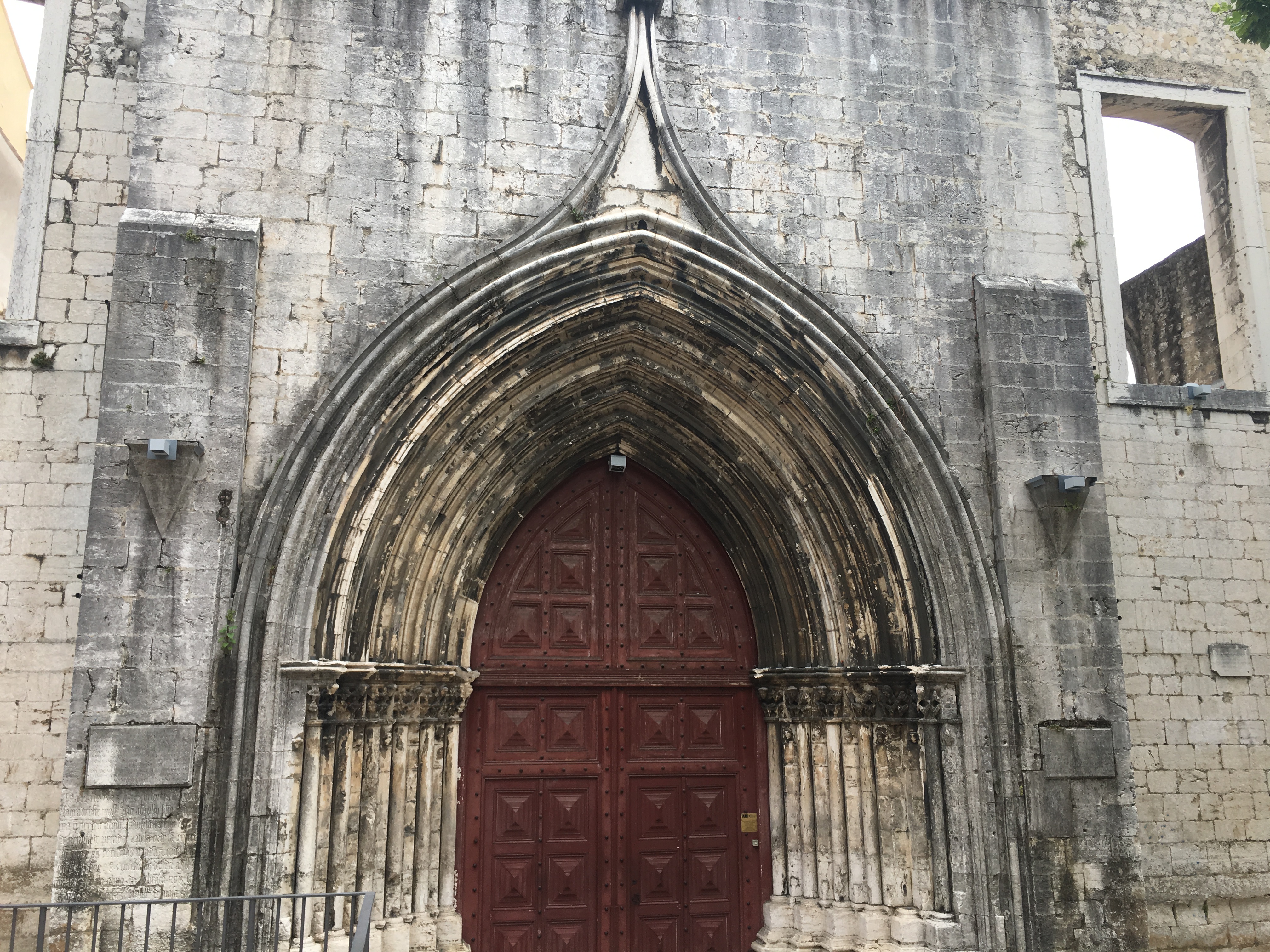 Carmo Covent entrance, Lisbon must dos