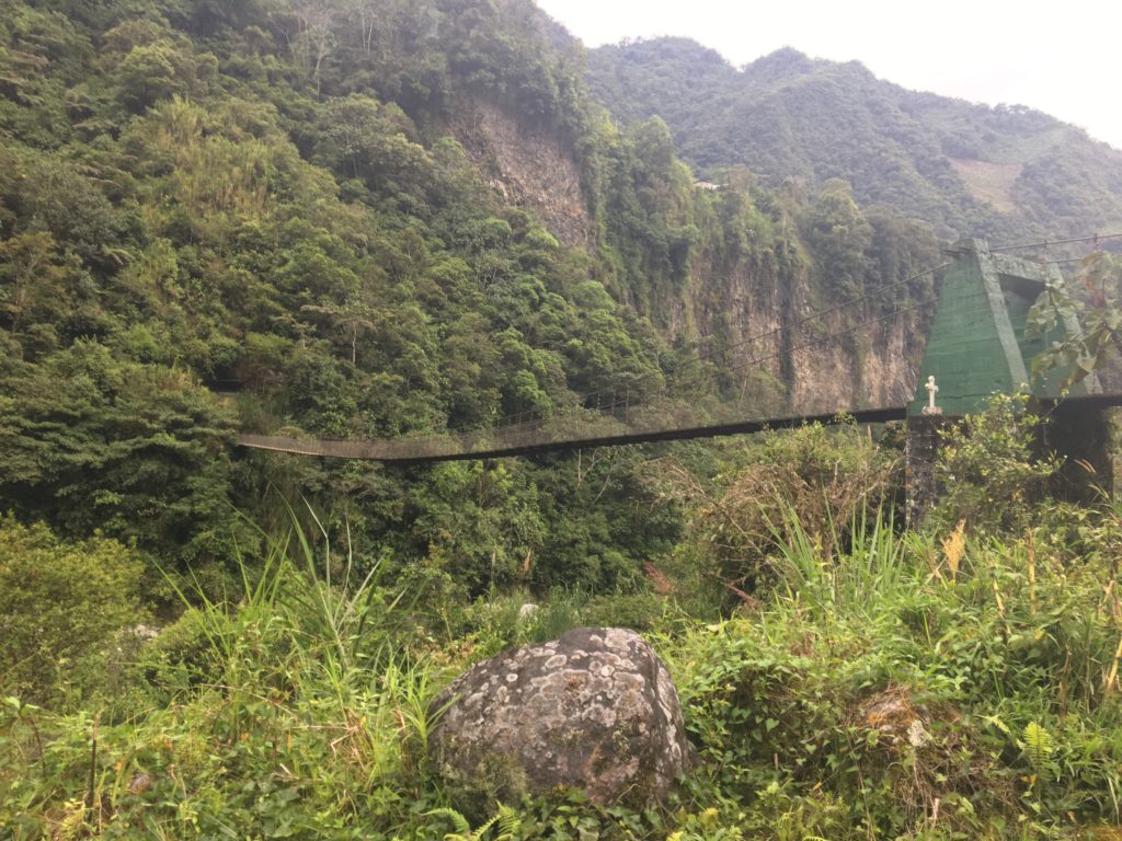 Al Placer bridge to the final waterfall Baños